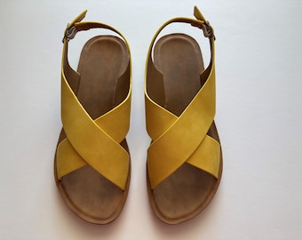 yellow sandals size 4