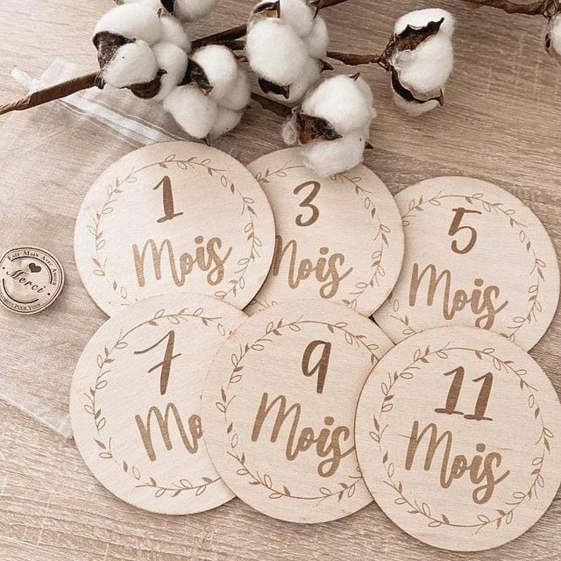 Tarjetas de madera con hitos para bebés, regalo de nacimiento, personalizadas, de doble cara, 12 meses imagen 1