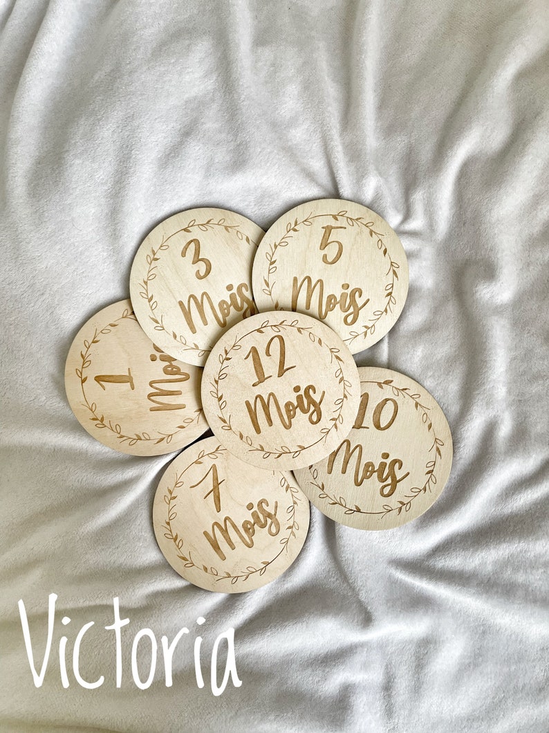 Tarjetas de hitos de bebé de madera, regalo de nacimiento, personalizado, 12 meses de doble cara Modèle 2 Victoria