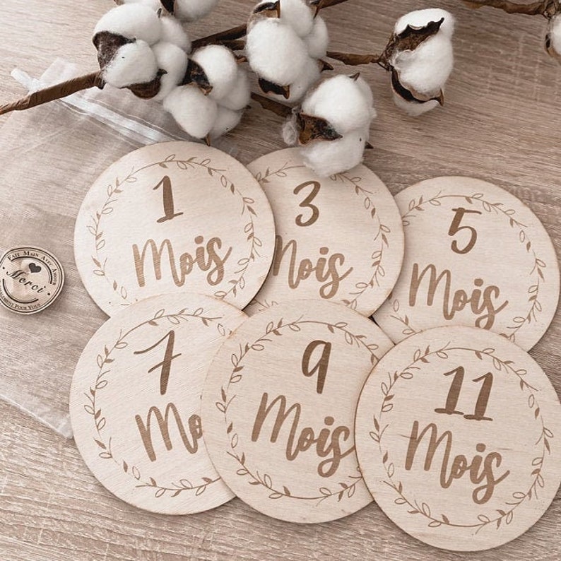 Tarjetas de hitos de bebé de madera, regalo de nacimiento, personalizado, 12 meses de doble cara imagen 1