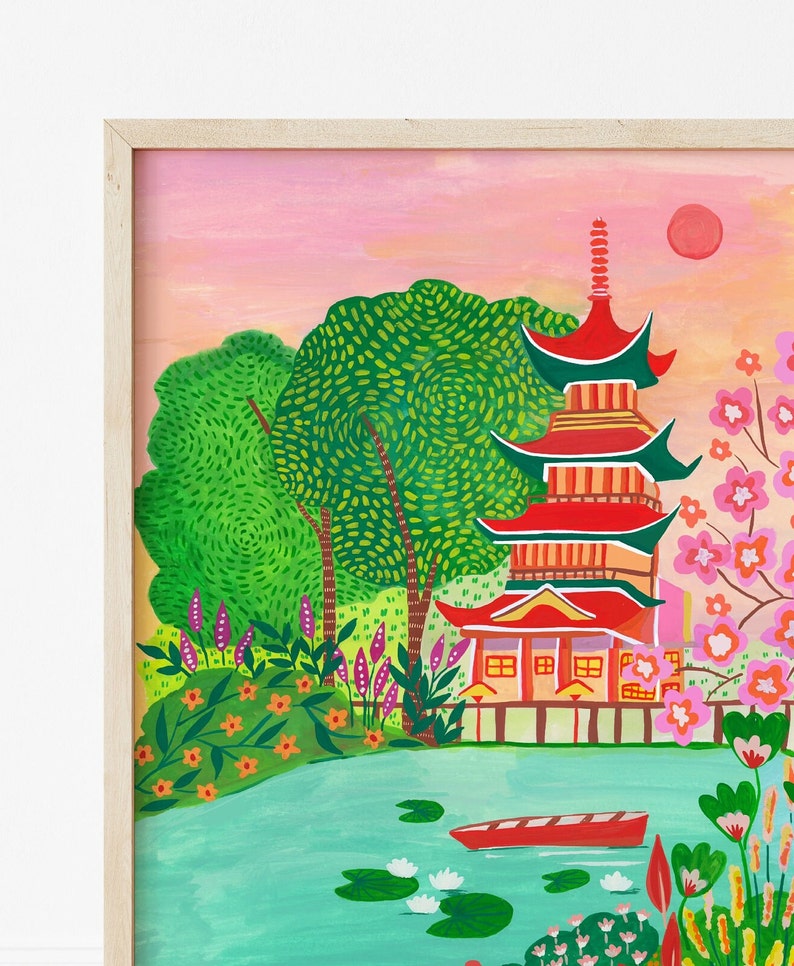 Puede incluir: Una pintura de una pagoda roja con un techo verde, rodeada de &aacute;rboles y flores. Un bote rojo flota en un lago azul en primer plano. El cielo es rosa y naranja.