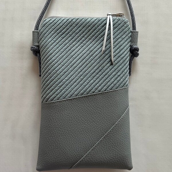 Mobile phone bag to wear/vegan