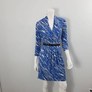 70s Anne klein's Gorgeous Timeless Sense Glamour Midi Marble Print, Front V-Neck, Stylish Side pockets, Ruffle & Elasticated Waistline Dress