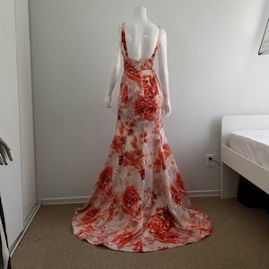 Wow wow Wow Look At Me, This Everything Dress Can Do All The Talking For You With Rose Print  By Adrianna Papell Size 12