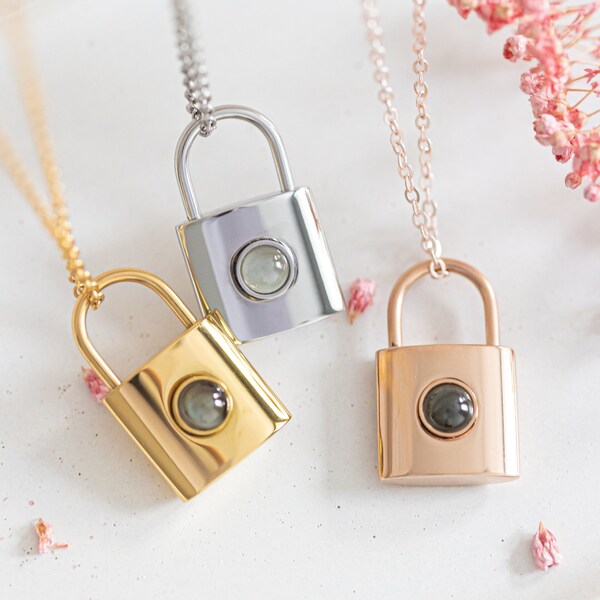 Projection locket clearance