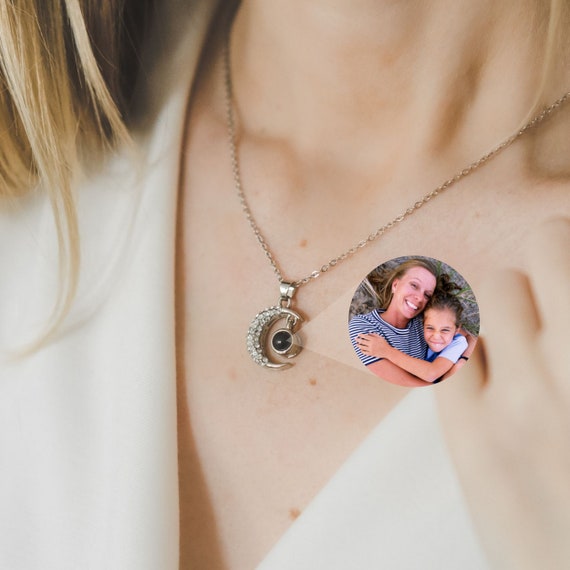 Personalized Photo Projection Necklace Custom Heart Picture Projection  Necklace I Love You Necklace 100 Languages Pendant Anniversary Birthday for  Mom Women,silver-black and white : Amazon.co.uk: Fashion