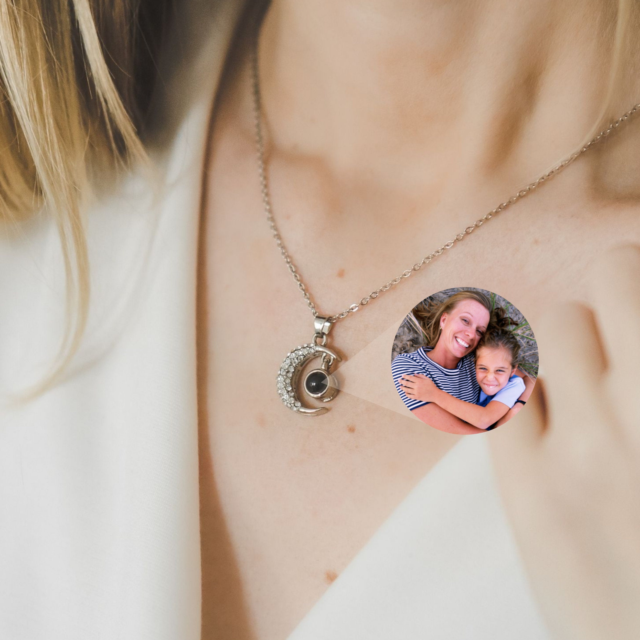Custom Projection Necklace that Says I Love You in 100 Languages -  GetNameNecklace