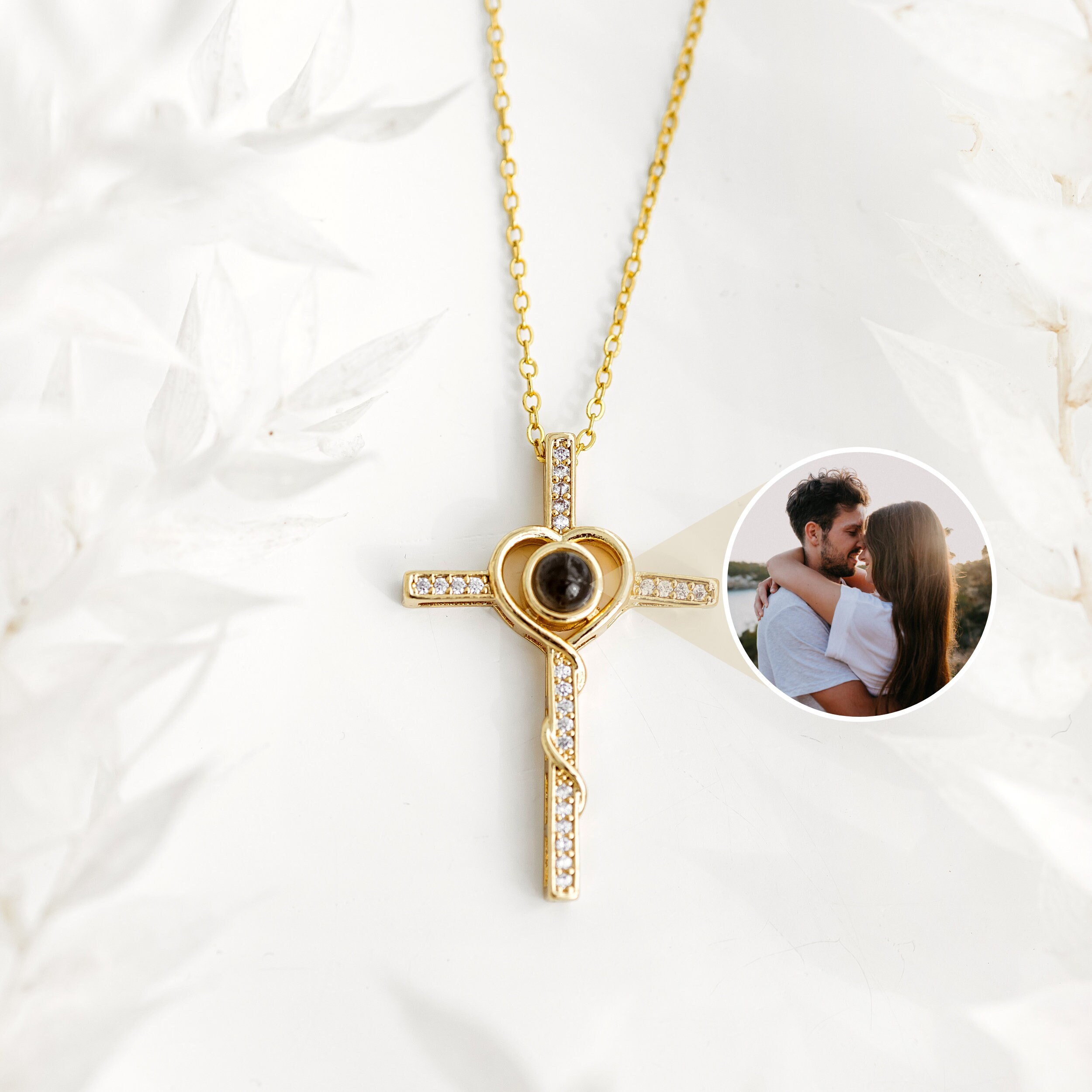 Cross projection necklace deals