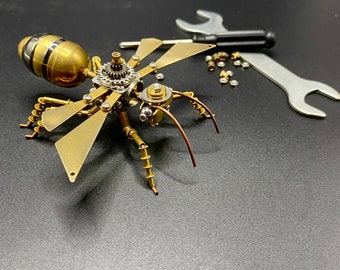 スチームパンク風サイボーグカブトムシの彫刻 - 額装された昆虫アート