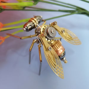 Insetto in metallo Steampunk Mosca Drosophila Scultura in metallo Insetto Bug Meccanico Steampunk Figurina Insetto Regalo Ornamento Steampunk