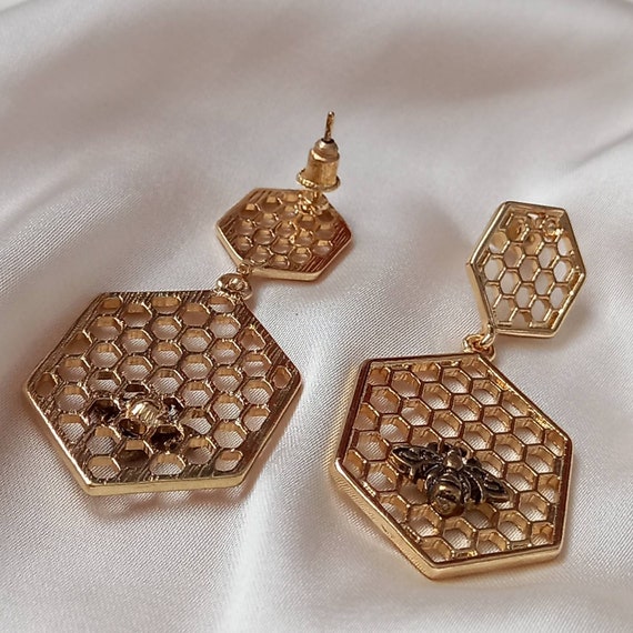 Gold bee online drop earrings