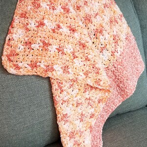 オレンジ色のベロアの手作りブランケット、柔らかくてふわふわ