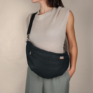 Tasche Damen Slouchy Moon Bag schwarz, XL Bauchtasche, wasserabweisend aus Hanf/rPET | Nachhaltige Crossbody Tasche, Banana Bag, Hobo Bag