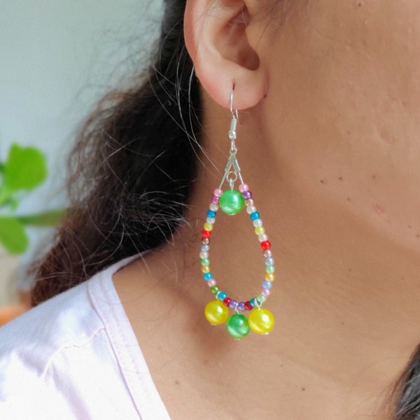 Boucles d'oreilles en forme de larme multicolore boho hippie avec fil et crochets plaqués argent