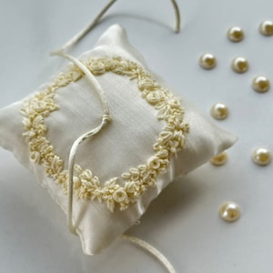 Handgefertigtes Hochzeitskissen, Besticktes Ringkissen, Elegantes Ringkissen, Ringträger Accessoire