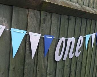 Banner voor de eerste verjaardag, blauw, zilveren feestdecoratie