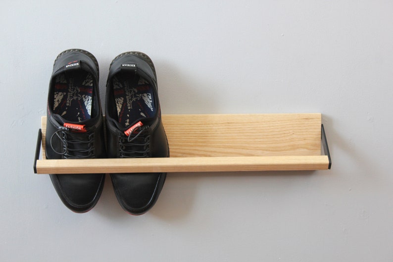 wooden wall mounted shoe rack Industrial wood schuhregal Entryway shoe storage Unique open floating shelf Wooden vertical shelves gift zdjęcie 3