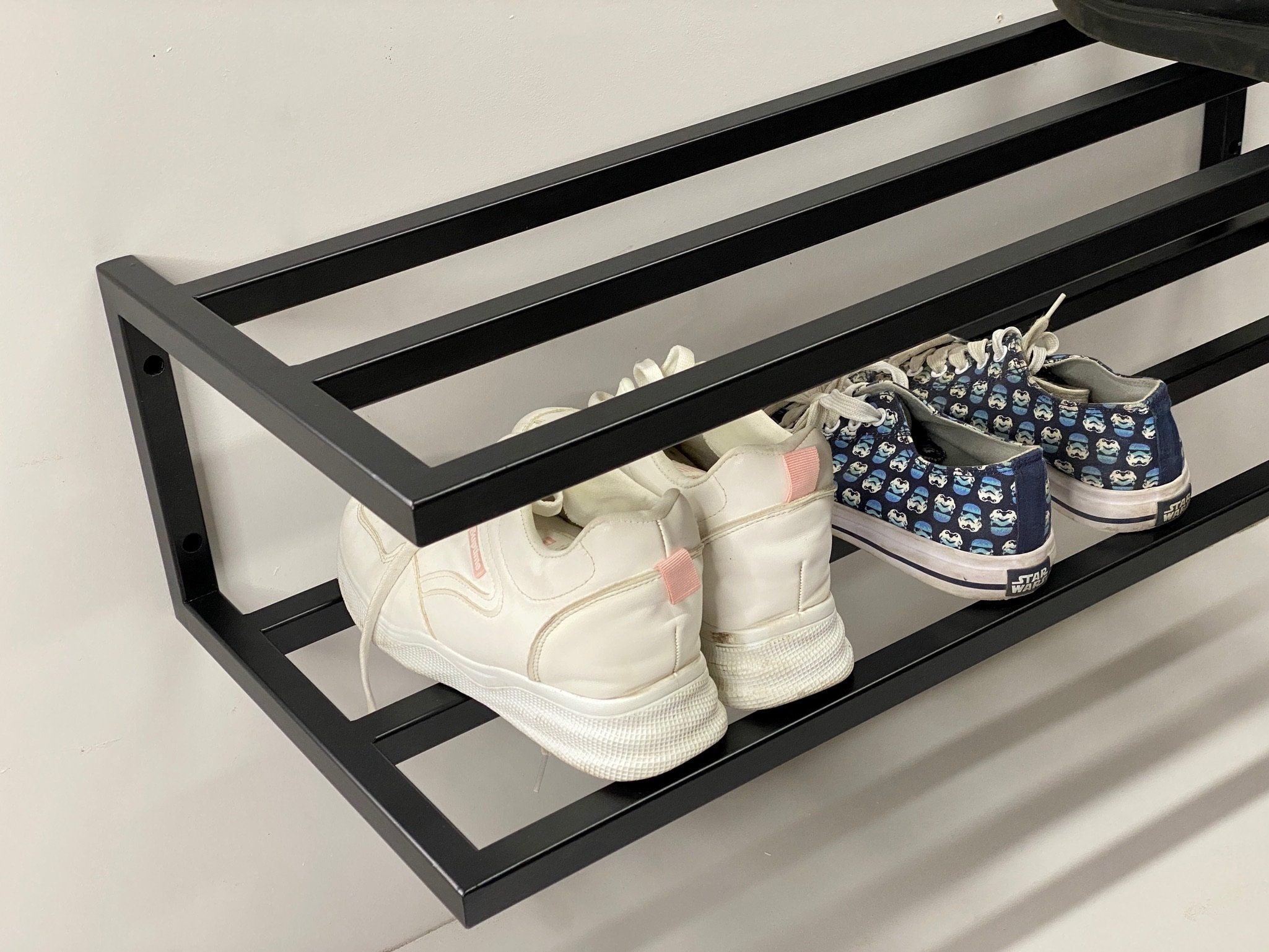 Heavy Duty Wall Mounted Industrial Pipe Shelf Shoes Rack, Retail Display 