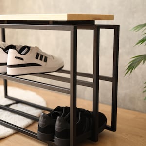 Industriell skobänk i två nivåer: Förvaring i ek och metall för hallen