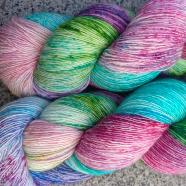 Merino Wolle handgefärbt #bunt, pink lila blau grün mit Sprenkel, extra weiches Single Lace Garn, 1kg 172,50EUR