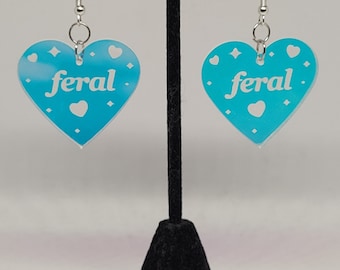 Brincos pendentes em formato de coração iridescente Feral, joias originais e marcantes, acessório de moda alternativo, presentes para festivais, tendências de verão