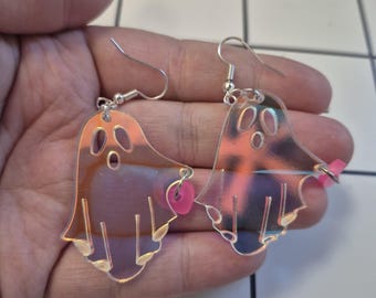 Brincos de fantasma iridescentes com pingentes de acrílico em forma de coração, acessório de moda gótica, joias assustadoras, ideias de presentes de Halloween para ela