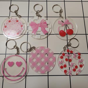 Llaveros de acrílico inspirados en coquetas / Pieza llamativa y moderna para mujeres / Accesorio de moda para mujeres