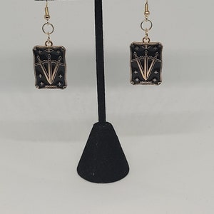 Pendientes de la Carta del Tarot de la Espada del Juicio, joyería de oro con un toque de magia, accesorio de moda de bruja: regalos alternativos para ella