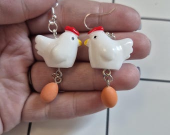 Örhängen med kyckling och ägg, Stardew Valley-inspirerade udda smycken, present till bondgårdsdjur, accessoarer för gamerflicka, mode i Cottagecore