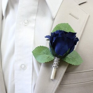 Boutonnière-Belle fleur artificielle de souvenir de bouton de rose fabriquée à la main-Votre choix de couleurs de ruban et de rose Épingle incluse image 6