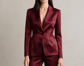 Conjunto feminino de cetim bordô, modelo slim fit, para casamento sob medida.