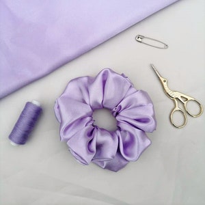 Lila satijnen scrunchie, paarse scrunchies, satijnen scrunchy, haaraccessoires