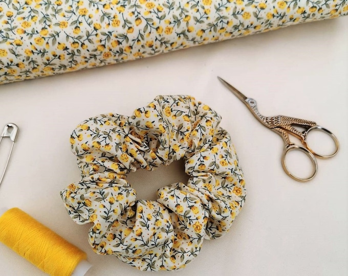 EXTRA LARGE FLORA YELLOW SCRUNCHIE main image 0