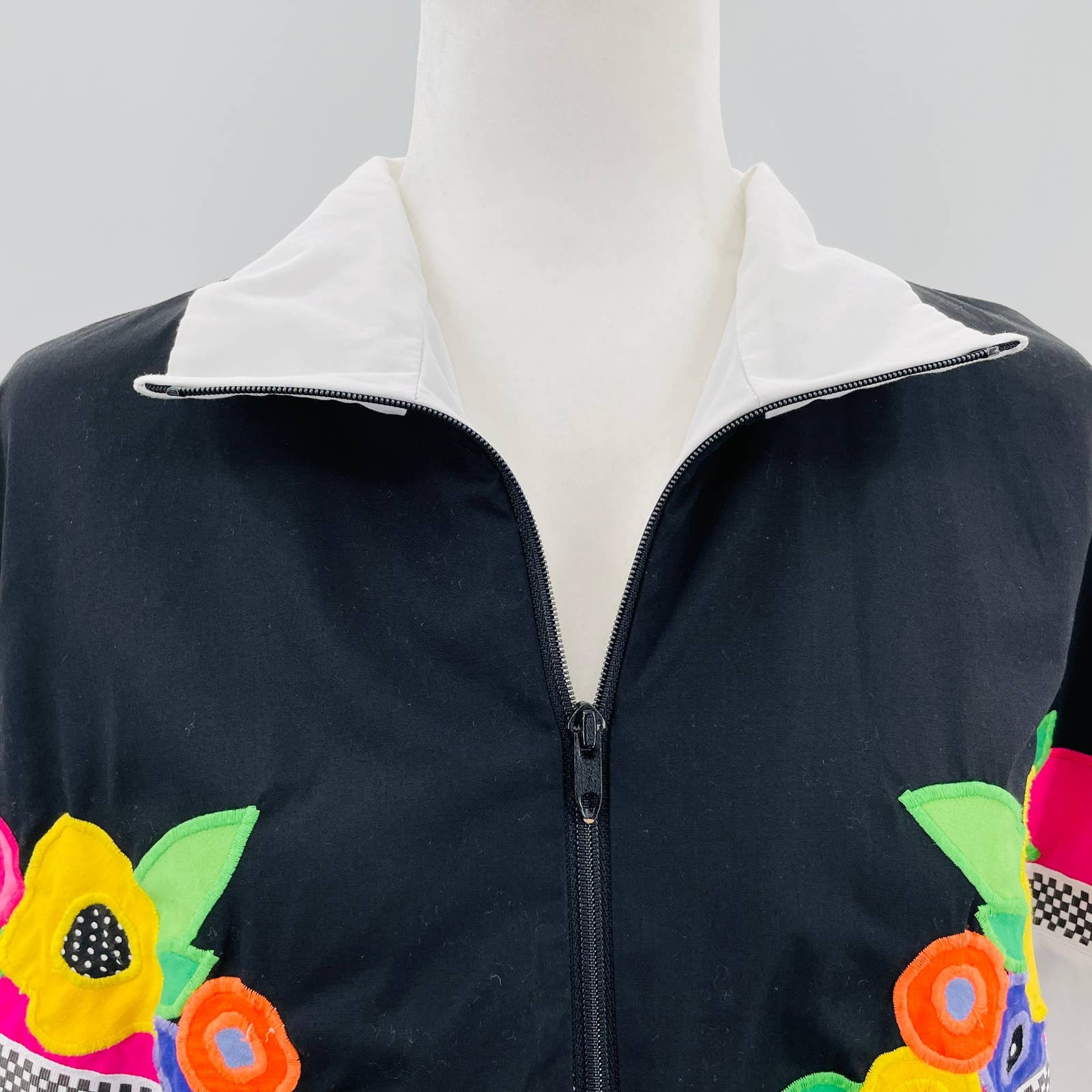 Vintage 90s Southern Stitches White Black Multicolor Embroidered 