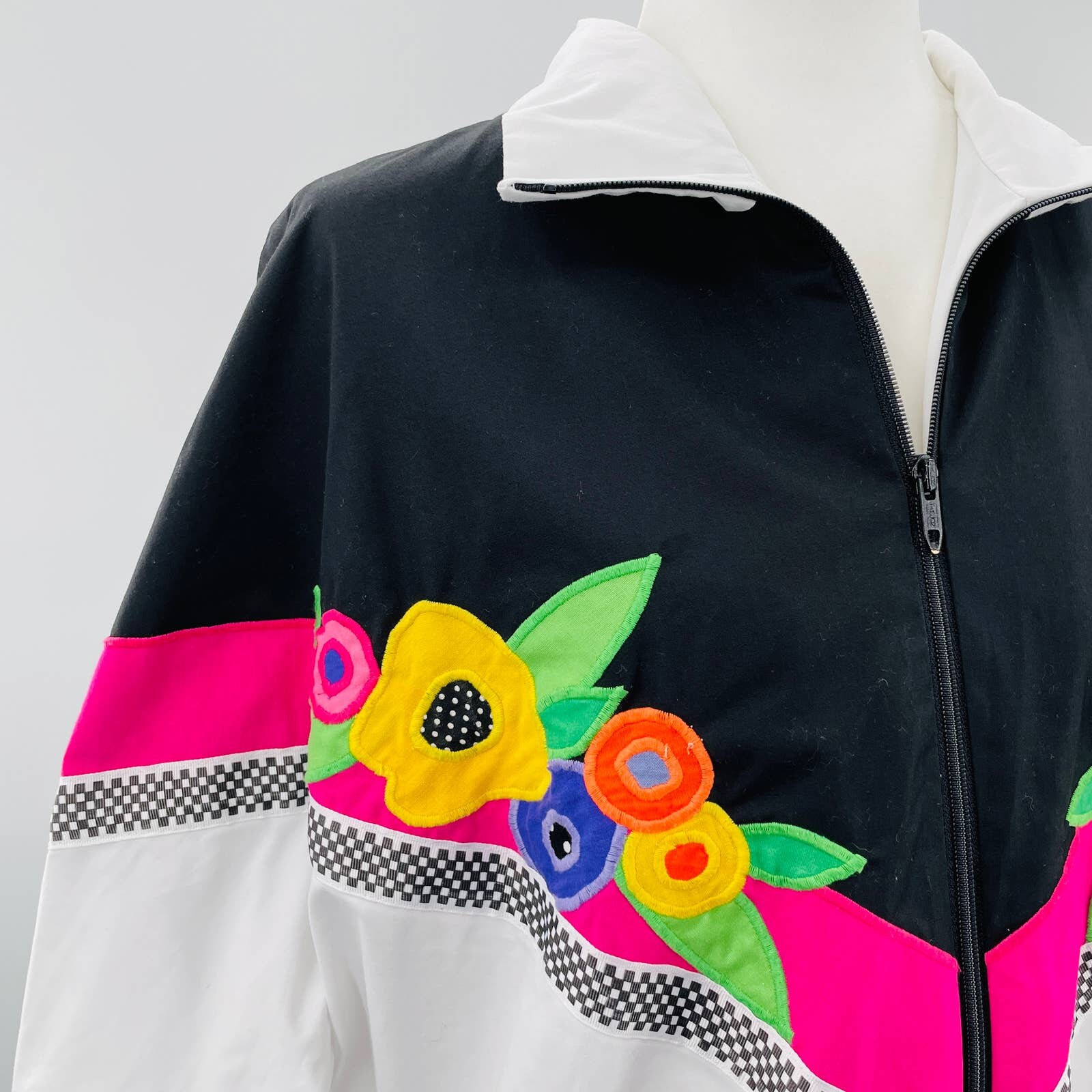 Vintage 90s Southern Stitches White Black Multicolor Embroidered 