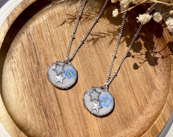 Silver Star and Forget Me Not Resin Pendant Necklace, Celestial Jewellery, Real Pressed Forget Me Not, Twin Stars, Satellite