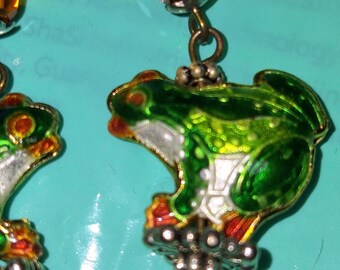 Earrings,green cloisonne frogs. Perfect for spring and summer. Frog lovers jewelry.