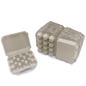 Puede incluir: Dos cajas de cart&oacute;n marr&oacute;n para huevos, una abierta y otra cerrada. La caja abierta tiene 30 huecos para huevos. La caja cerrada est&aacute; apilada sobre s&iacute; misma.