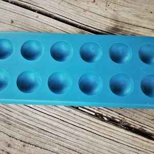 Henlay Decorative Blue Egg Storage Tray Wooden Egg Holder for Refrigerator, Kitchen Counter, Serving, or Display. image 4