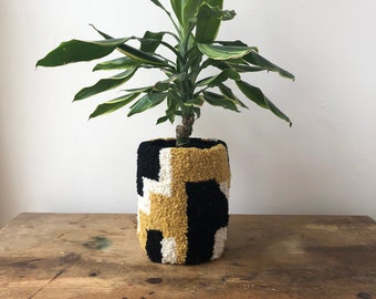 Geometric Tufted Plant Pot - Sand White Black (Large Size)