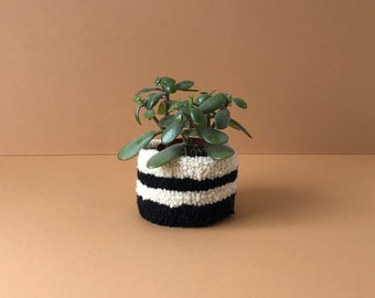 Monochrome 'Ringed' Tufted Plant Pot - White Black (Extra Small Size)