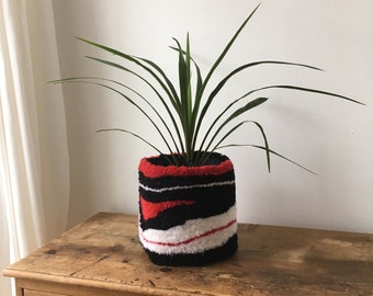 Meta Tufted Plant Pot - Red Black White (Large)