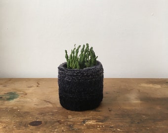 Charcoal Tufted Plant Pot - Grey Black (Small Size)