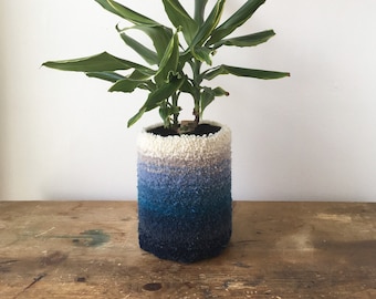 Dusk Tufted Plant Pot - Blue Gradient (Large Size)