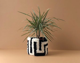 Monochrome 'Maze' Tufted Plant Pot - White Black (Medium Size)