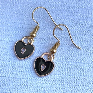 Boucles d'oreilles coeur cadenas, bijoux minimalistes, boucles d'oreilles délicates, cadeau pour elle, cadeau romantique image 5