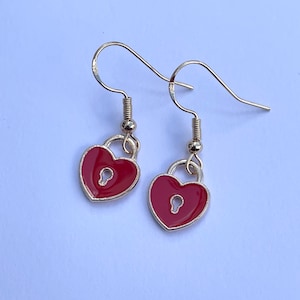 Boucles d'oreilles coeur cadenas, bijoux minimalistes, boucles d'oreilles délicates, cadeau pour elle, cadeau romantique image 1