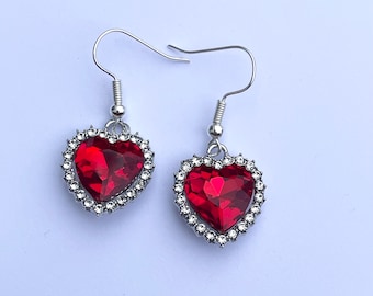 boucles d'oreilles coeur rouge, boucles d'oreilles y2k, boucles d'oreilles pendantes scintillantes, fille des années 90, boucles d'oreilles glam