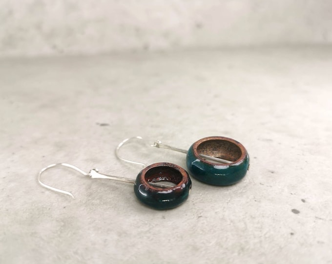 Giros / Enamelled earrings