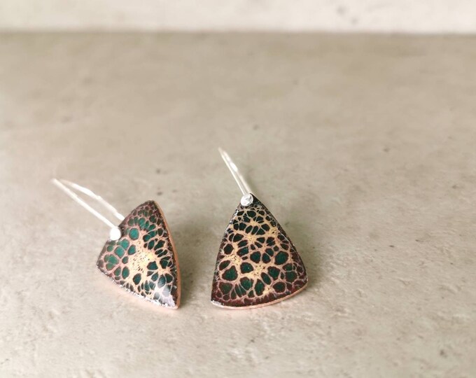 Asymmetrical pyramids / Enamelled earrings